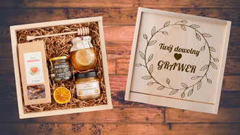 Drewniana skrzynka prezentowa z grawerem